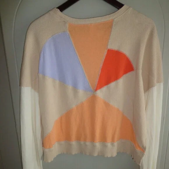 NWOT fp movement Boxy Cropped Top XS Raglan Long Sleeves Geo Design Natural Mult - Picture 2 of 13